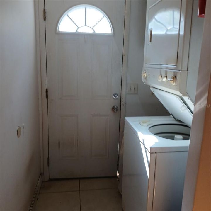 Под контрактом: $125,000 (2 спален, 2 ванн, 924 Квадратных фут)