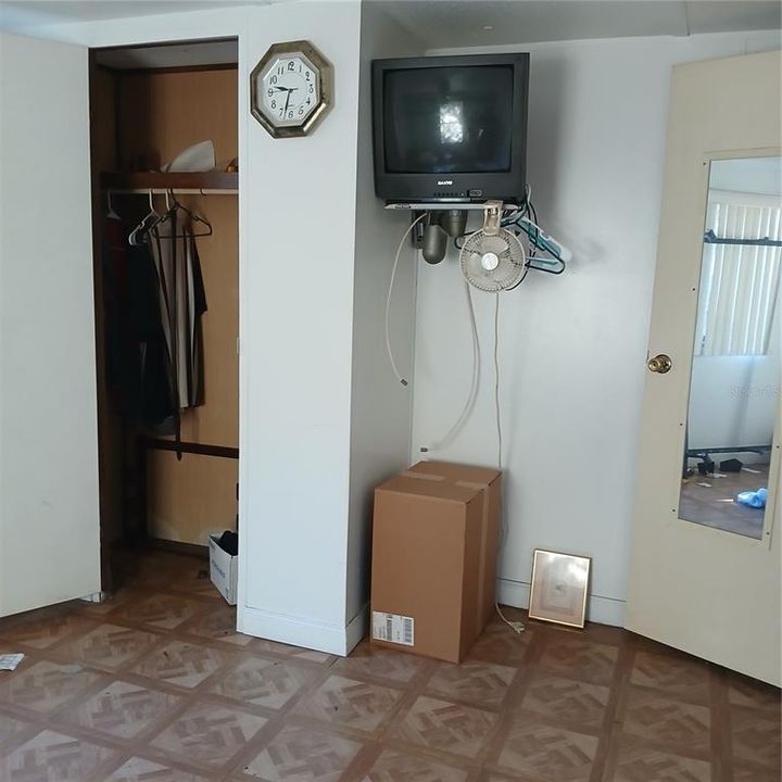 Под контрактом: $125,000 (2 спален, 2 ванн, 924 Квадратных фут)