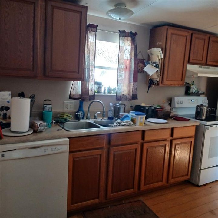 Под контрактом: $125,000 (2 спален, 2 ванн, 924 Квадратных фут)