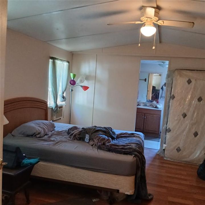 Под контрактом: $125,000 (2 спален, 2 ванн, 924 Квадратных фут)