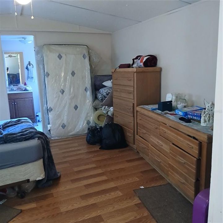 Под контрактом: $125,000 (2 спален, 2 ванн, 924 Квадратных фут)