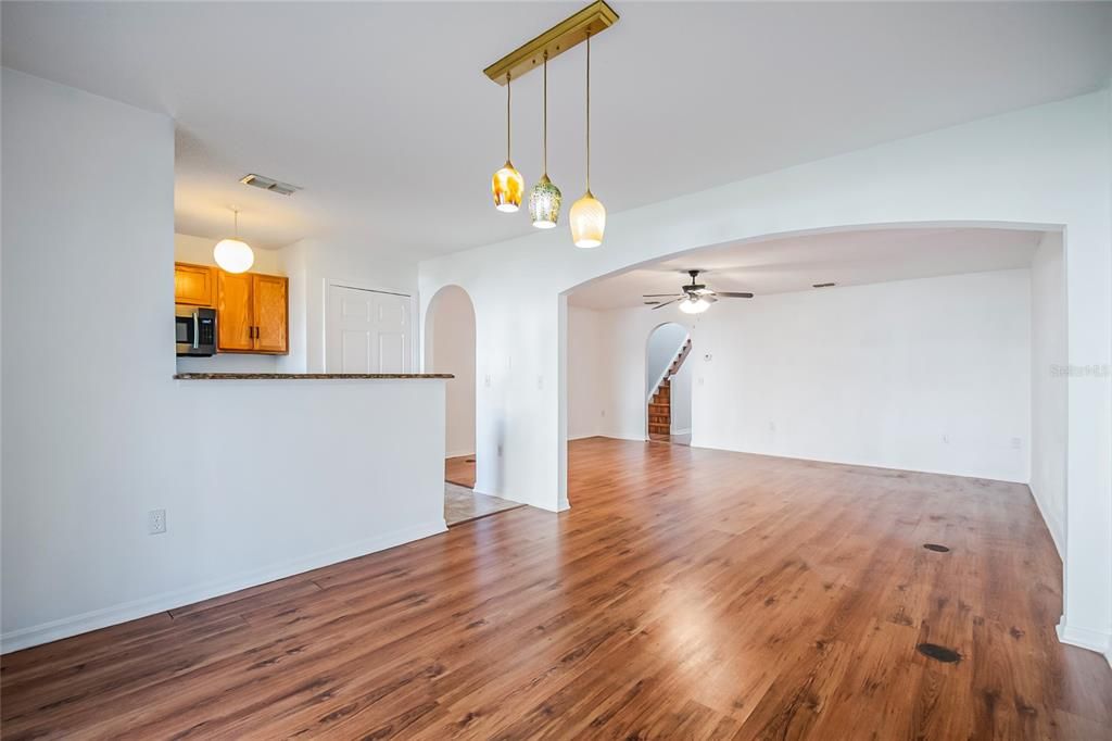 For Sale: $285,000 (3 beds, 2 baths, 1703 Square Feet)