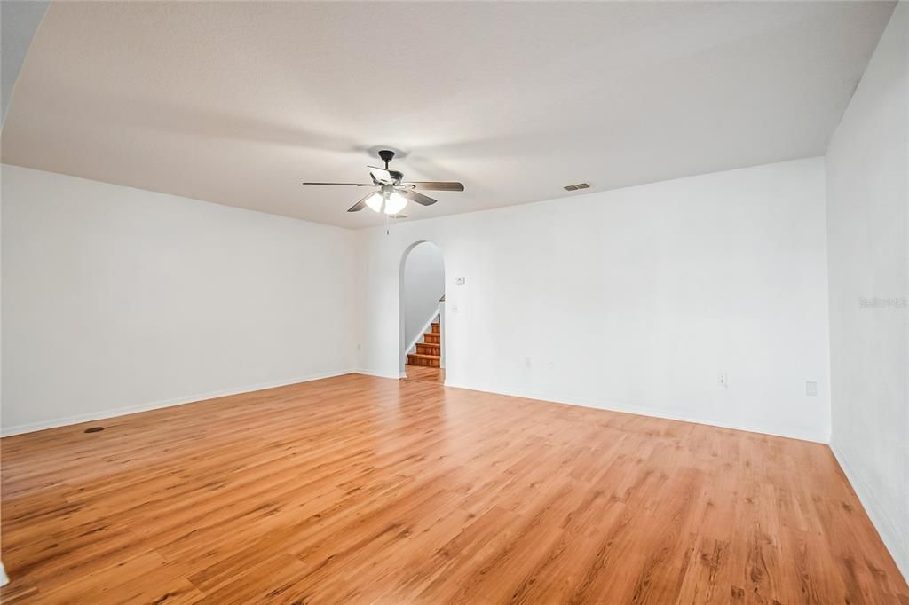 For Sale: $285,000 (3 beds, 2 baths, 1703 Square Feet)