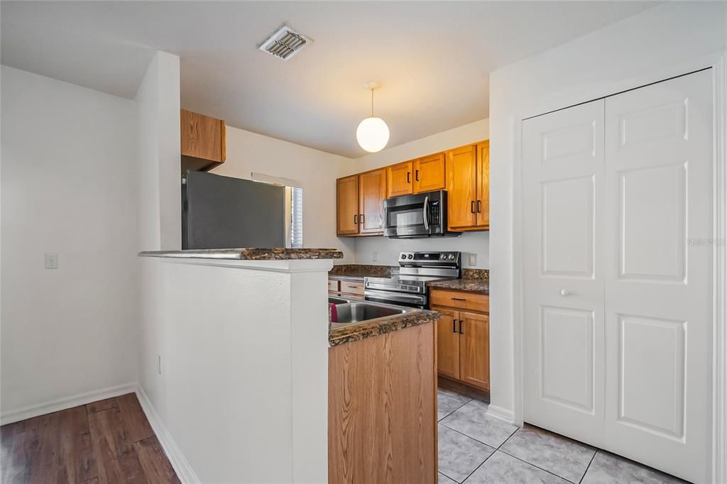 For Sale: $285,000 (3 beds, 2 baths, 1703 Square Feet)