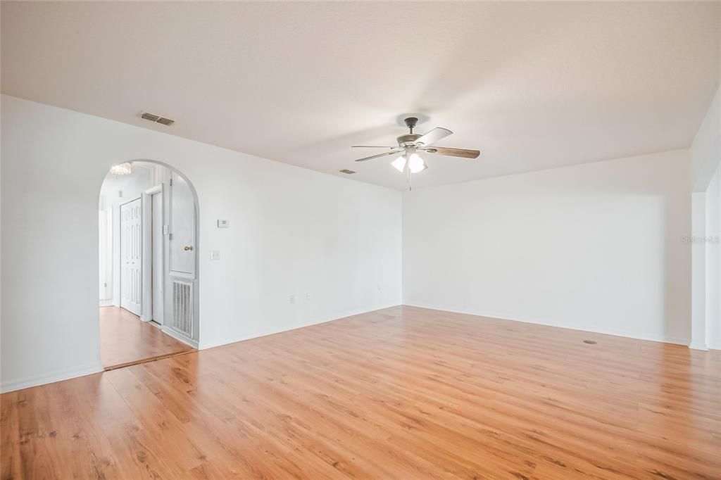 For Sale: $285,000 (3 beds, 2 baths, 1703 Square Feet)