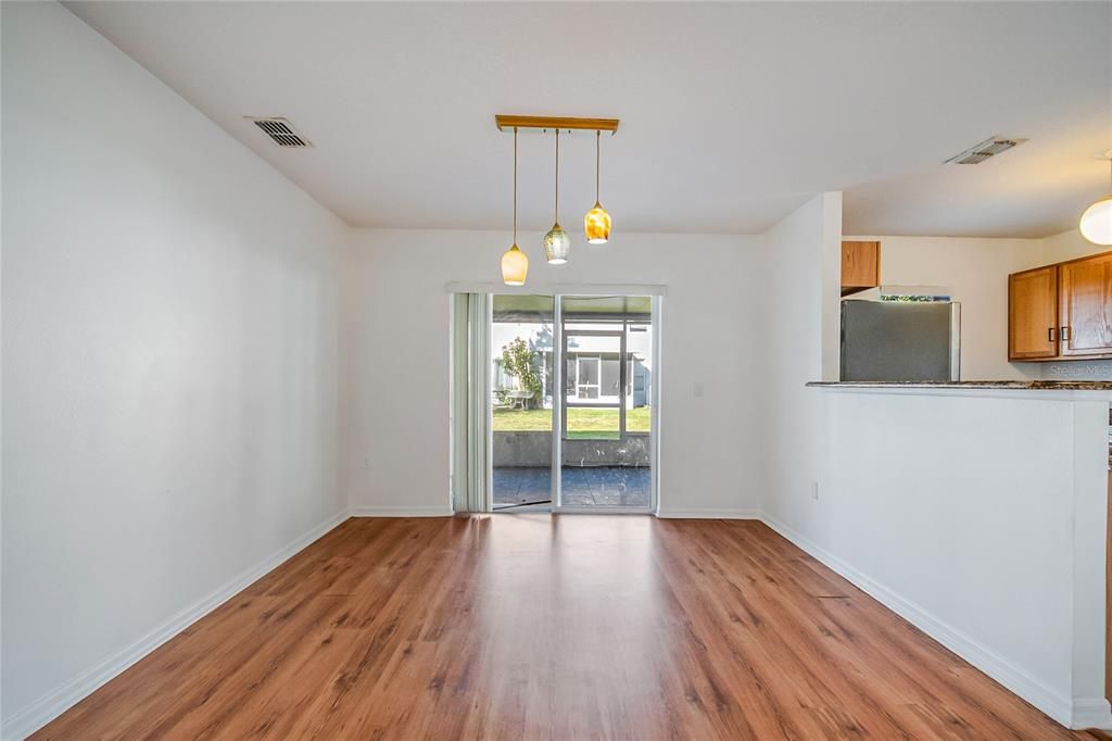 For Sale: $285,000 (3 beds, 2 baths, 1703 Square Feet)