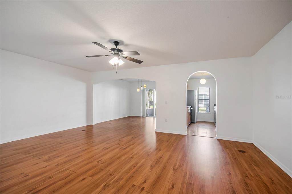 For Sale: $285,000 (3 beds, 2 baths, 1703 Square Feet)