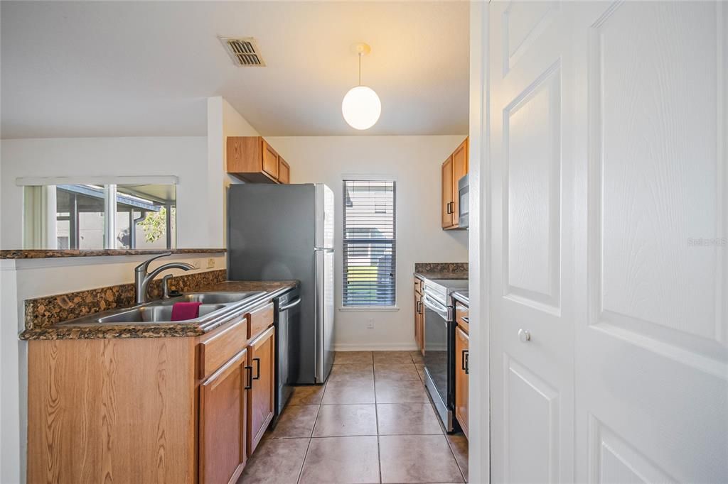 For Sale: $285,000 (3 beds, 2 baths, 1703 Square Feet)