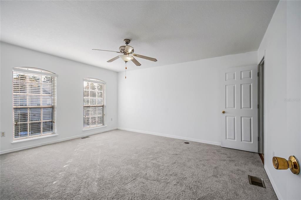 For Sale: $285,000 (3 beds, 2 baths, 1703 Square Feet)