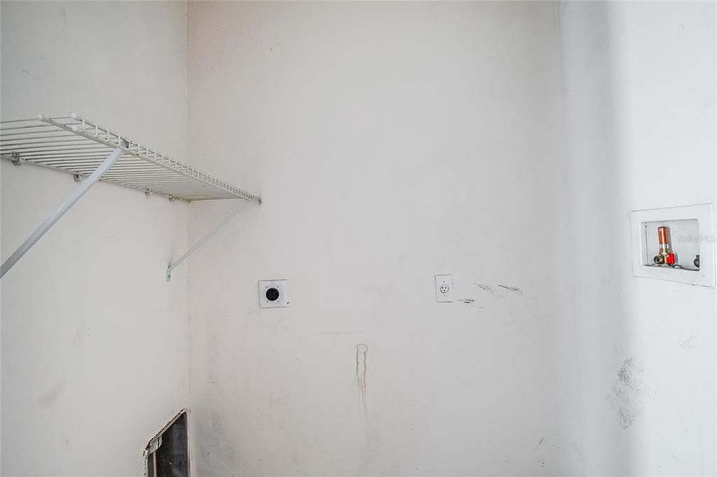 For Sale: $285,000 (3 beds, 2 baths, 1703 Square Feet)