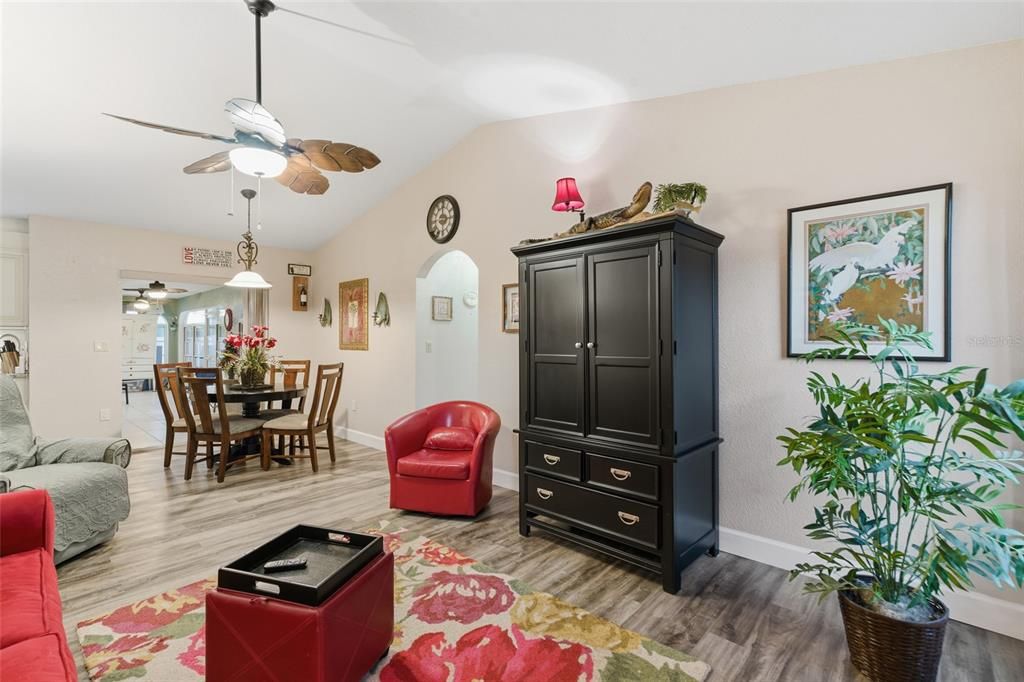 For Sale: $324,888 (3 beds, 2 baths, 1805 Square Feet)