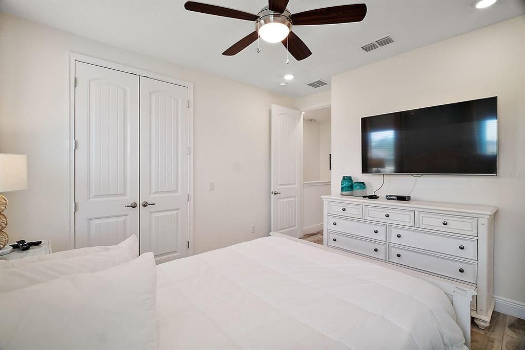 For Sale: $419,900 (2 beds, 2 baths, 1440 Square Feet)