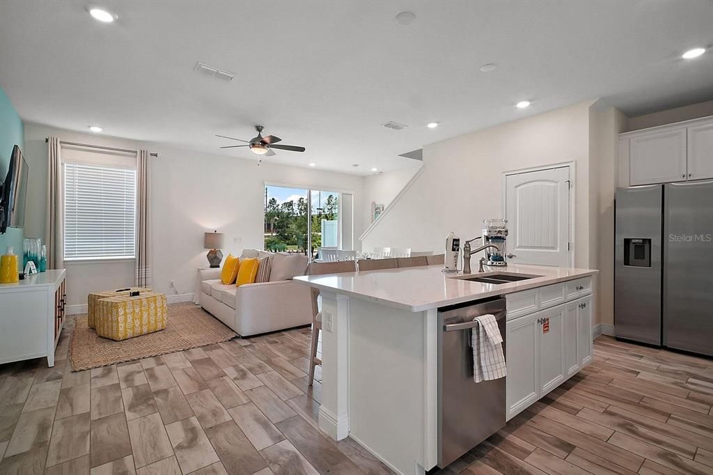 For Sale: $419,900 (2 beds, 2 baths, 1440 Square Feet)