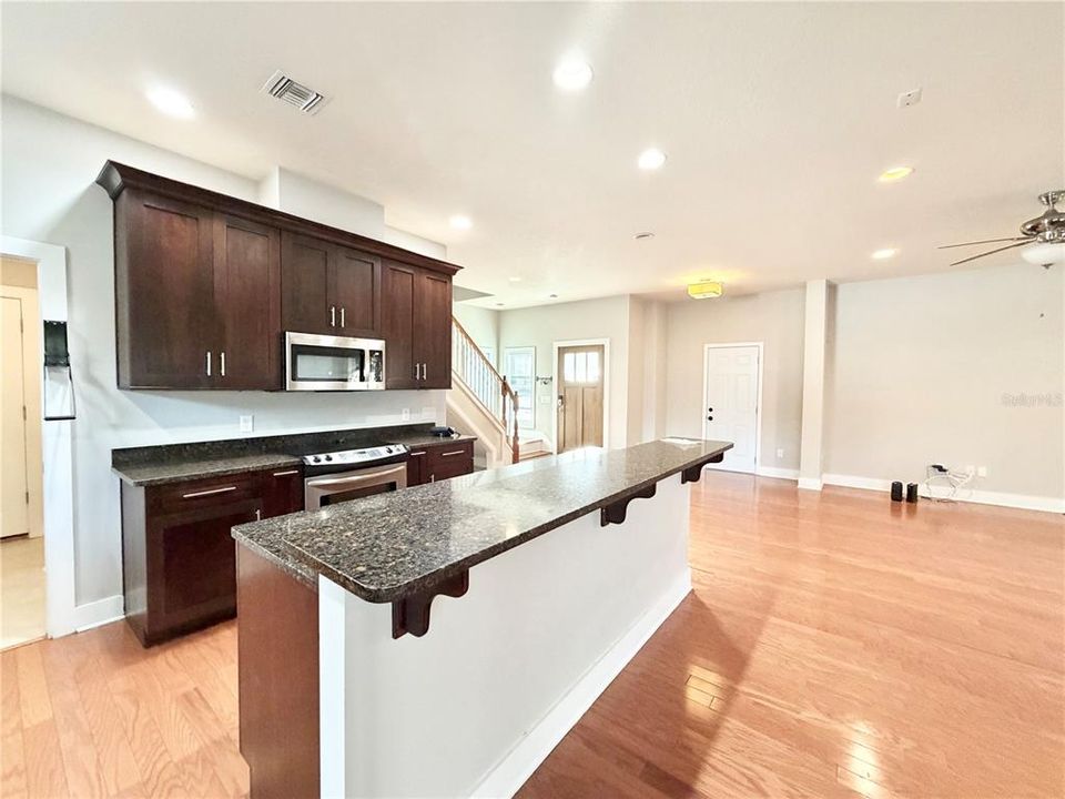 В аренду: $3,550 (4 спален, 3 ванн, 1800 Квадратных фут)