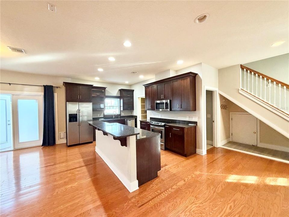 В аренду: $3,550 (4 спален, 3 ванн, 1800 Квадратных фут)