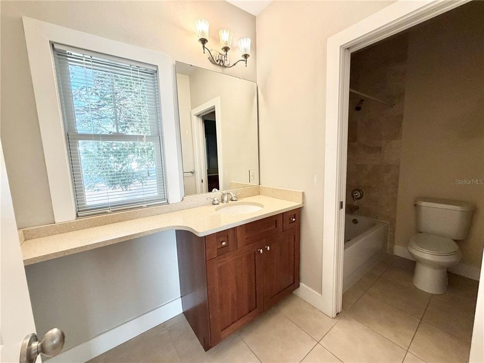 В аренду: $3,550 (4 спален, 3 ванн, 1800 Квадратных фут)