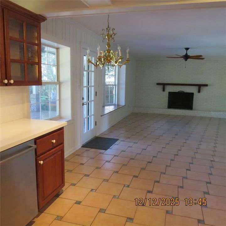 待售: $455,000 (4 贝兹, 2 浴室, 2100 平方英尺)