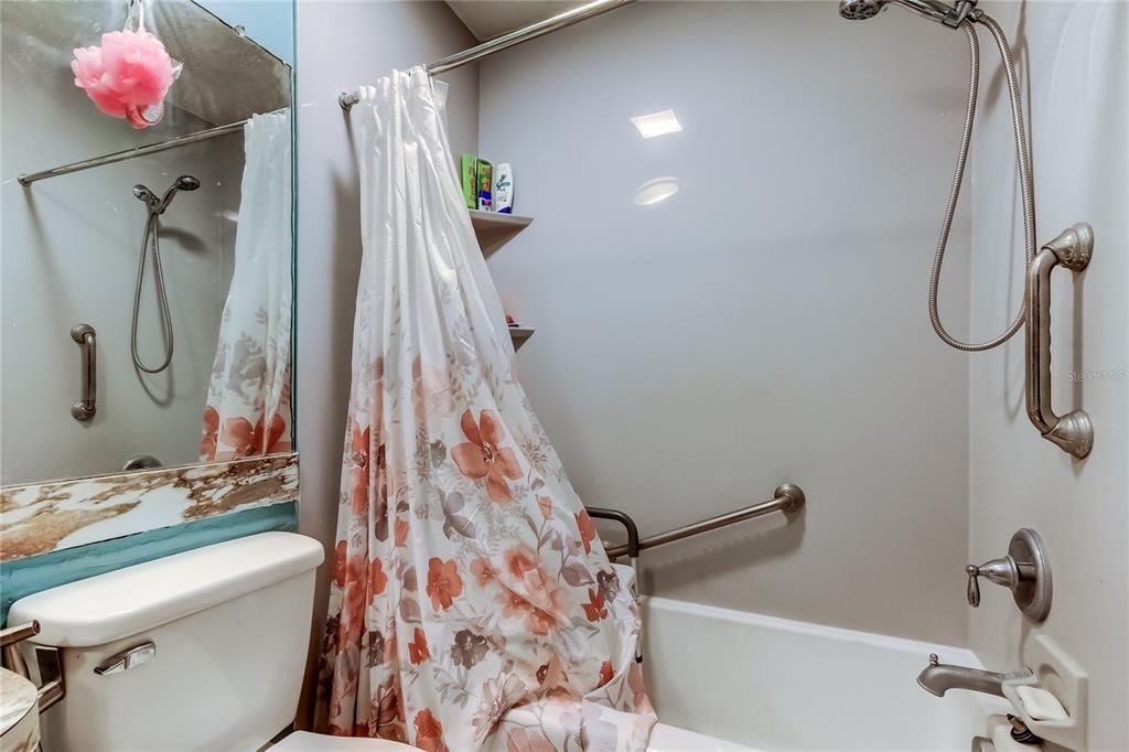 For Sale: $245,000 (3 beds, 2 baths, 1300 Square Feet)