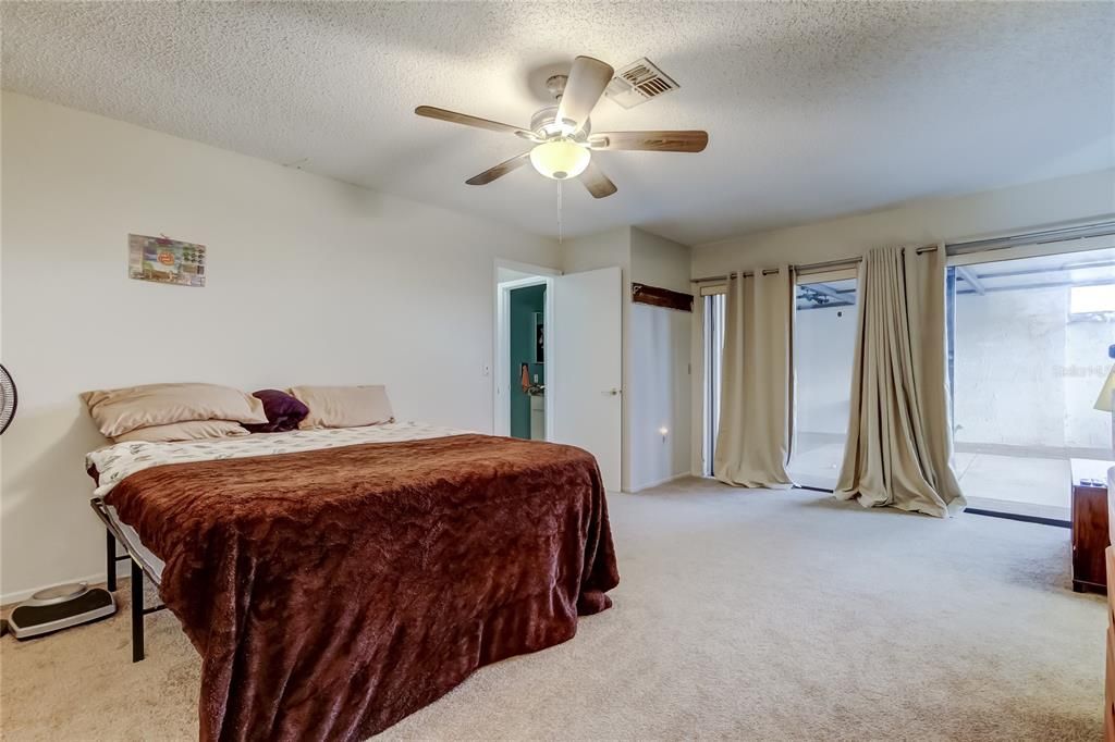 For Sale: $245,000 (3 beds, 2 baths, 1300 Square Feet)