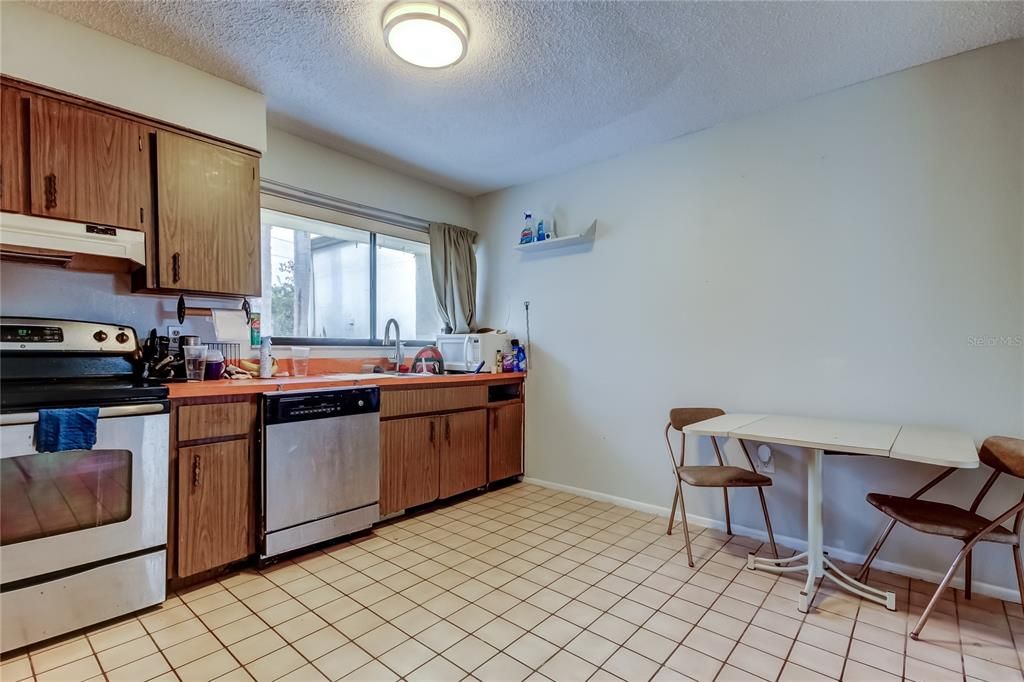 For Sale: $245,000 (3 beds, 2 baths, 1300 Square Feet)