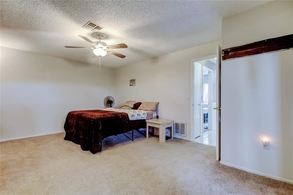 For Sale: $245,000 (3 beds, 2 baths, 1300 Square Feet)