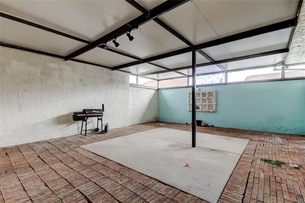 For Sale: $245,000 (3 beds, 2 baths, 1300 Square Feet)