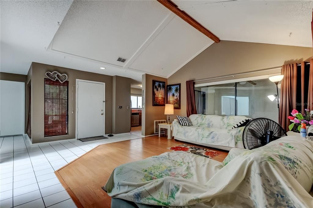 For Sale: $245,000 (3 beds, 2 baths, 1300 Square Feet)