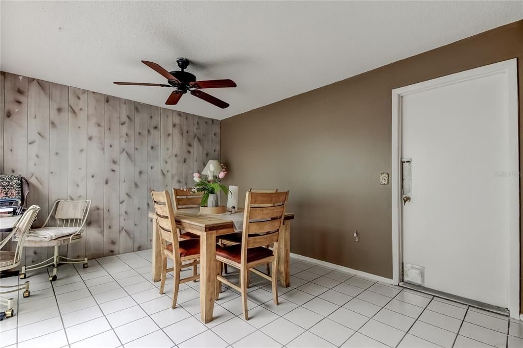 For Sale: $245,000 (3 beds, 2 baths, 1300 Square Feet)