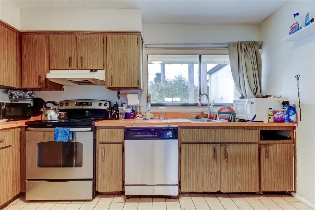 For Sale: $245,000 (3 beds, 2 baths, 1300 Square Feet)