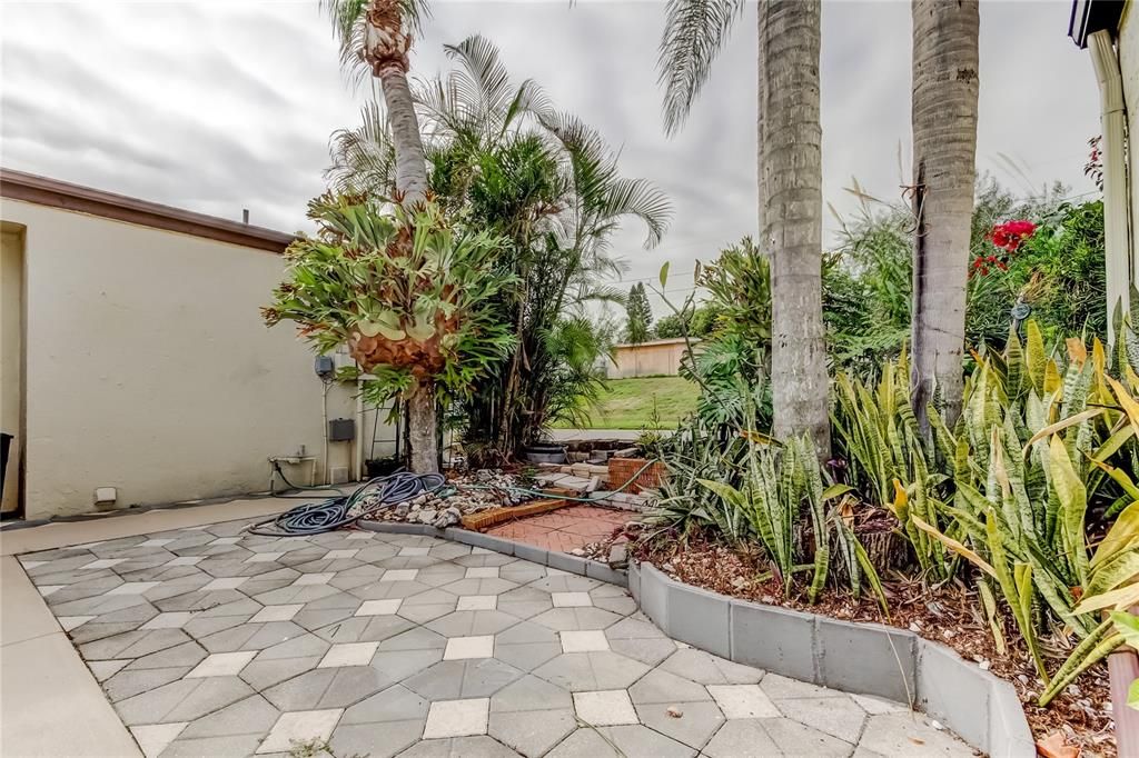 For Sale: $245,000 (3 beds, 2 baths, 1300 Square Feet)