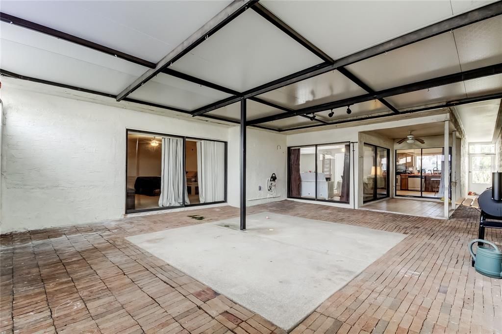 For Sale: $245,000 (3 beds, 2 baths, 1300 Square Feet)