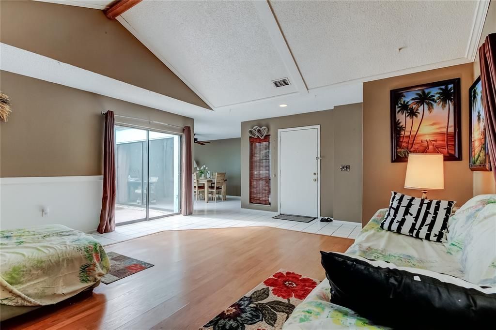 For Sale: $245,000 (3 beds, 2 baths, 1300 Square Feet)