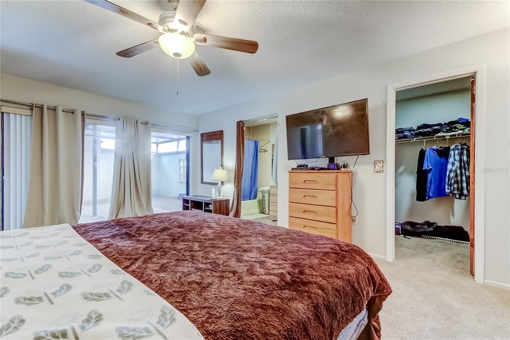 For Sale: $245,000 (3 beds, 2 baths, 1300 Square Feet)