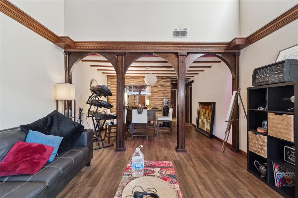 For Sale: $110,000 (2 beds, 2 baths, 1123 Square Feet)