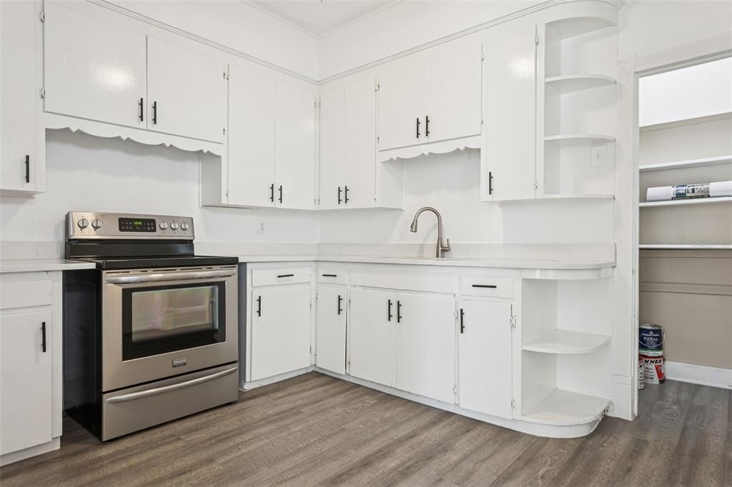 出租: $1,700 (3 贝兹, 2 浴室, 1400 平方英尺)