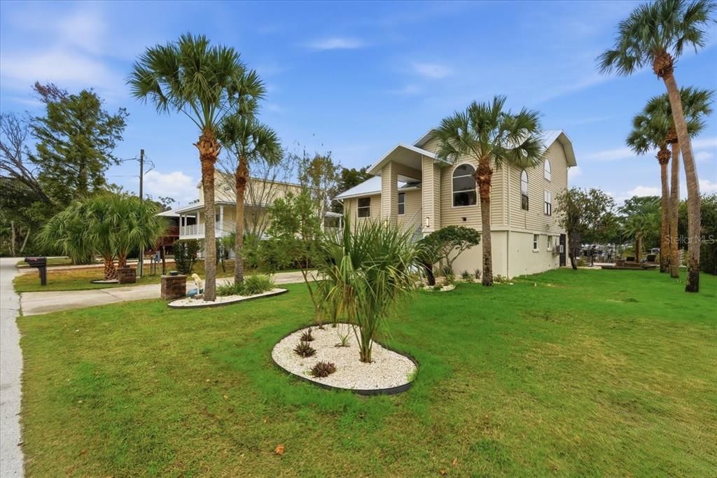 For Sale: $1,199,999 (4 beds, 2 baths, 2672 Square Feet)