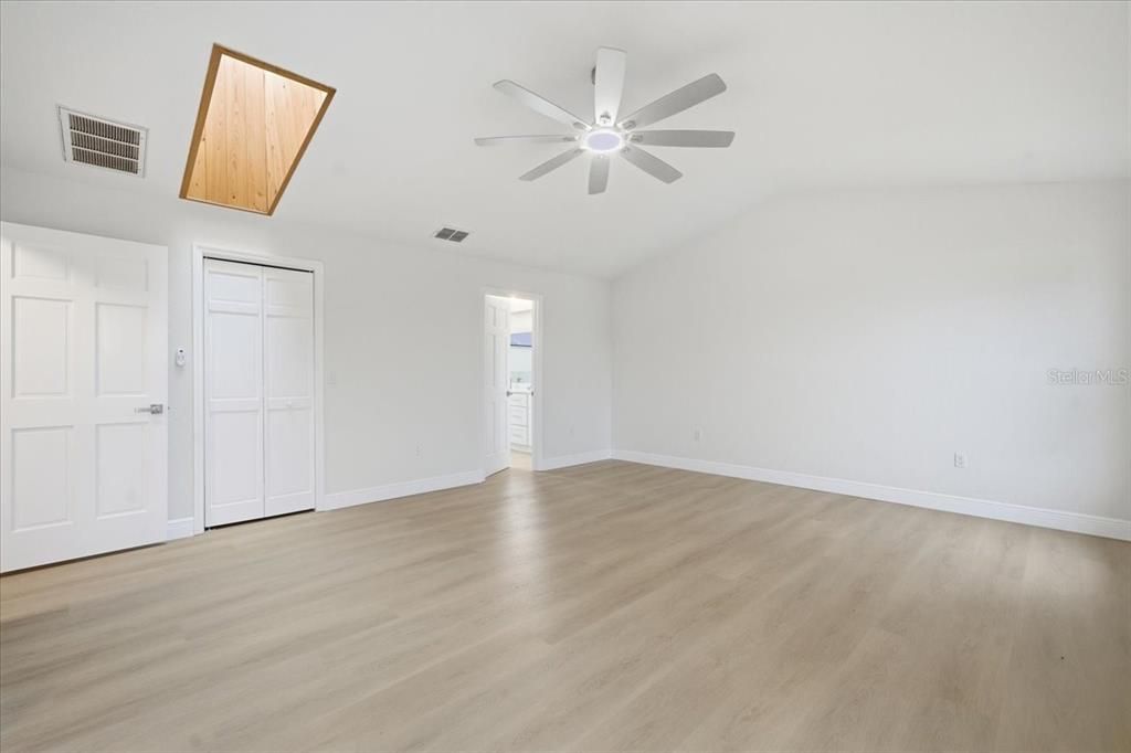 For Sale: $1,199,999 (4 beds, 2 baths, 2672 Square Feet)