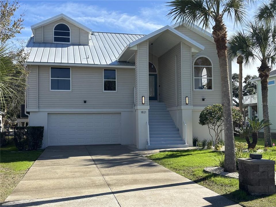 For Sale: $1,199,999 (4 beds, 2 baths, 2672 Square Feet)