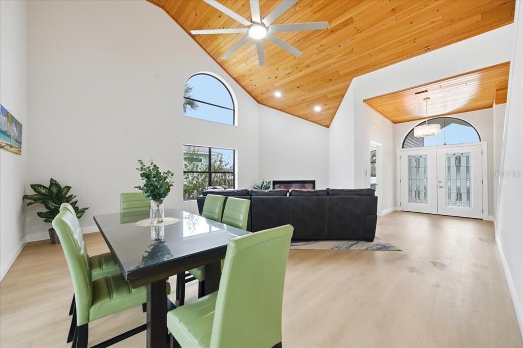 For Sale: $1,199,999 (4 beds, 2 baths, 2672 Square Feet)