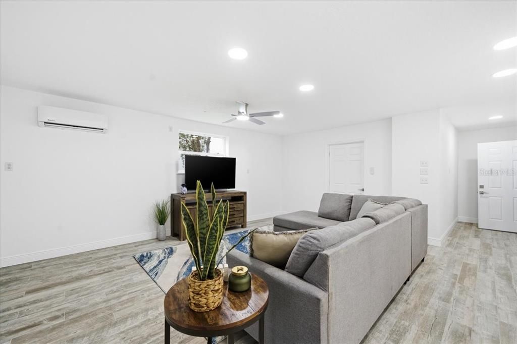 For Sale: $1,199,999 (4 beds, 2 baths, 2672 Square Feet)