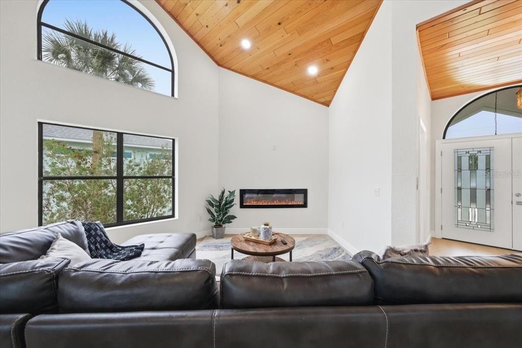 For Sale: $1,199,999 (4 beds, 2 baths, 2672 Square Feet)