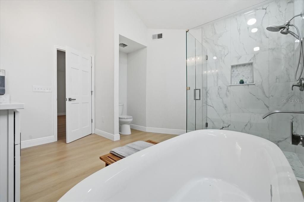 For Sale: $1,199,999 (4 beds, 2 baths, 2672 Square Feet)