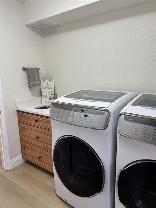 For Sale: $1,199,999 (4 beds, 2 baths, 2672 Square Feet)