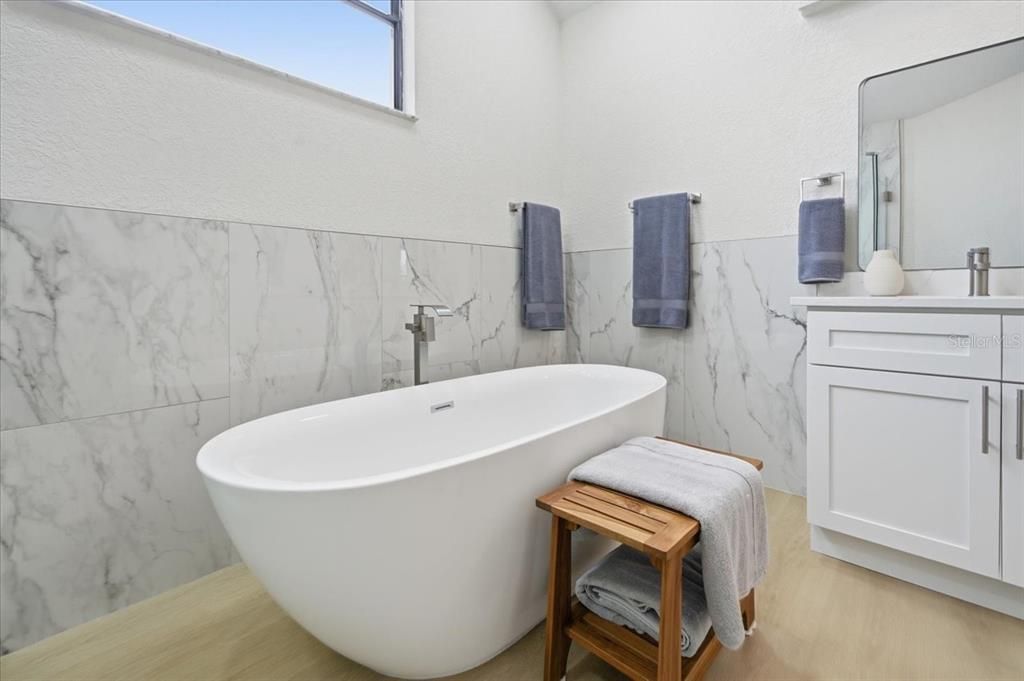 For Sale: $1,199,999 (4 beds, 2 baths, 2672 Square Feet)