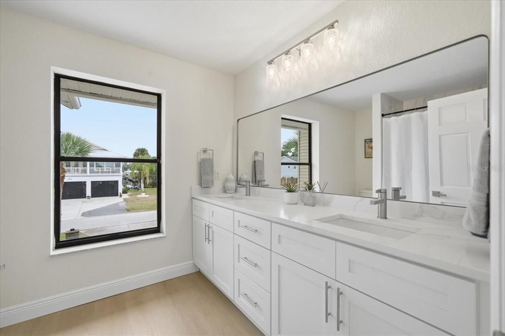 For Sale: $1,199,999 (4 beds, 2 baths, 2672 Square Feet)