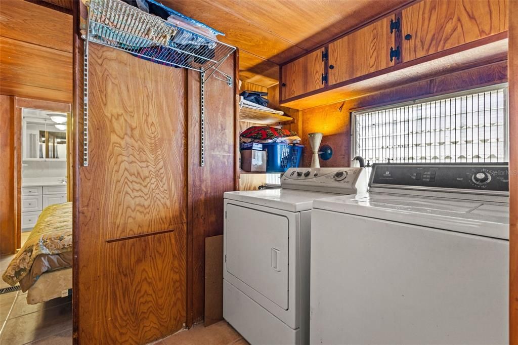 待售: $89,900 (2 贝兹, 1 浴室, 996 平方英尺)