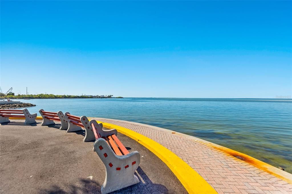 待售: $89,900 (2 贝兹, 1 浴室, 996 平方英尺)