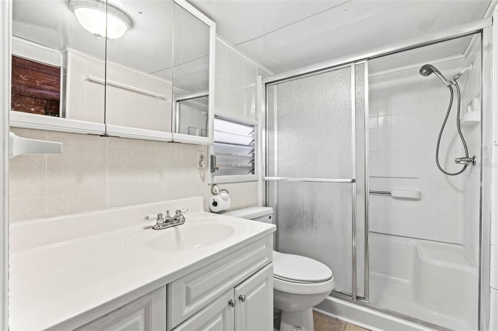 待售: $89,900 (2 贝兹, 1 浴室, 996 平方英尺)