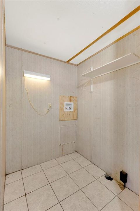 For Sale: $195,000 (2 beds, 2 baths, 924 Square Feet)