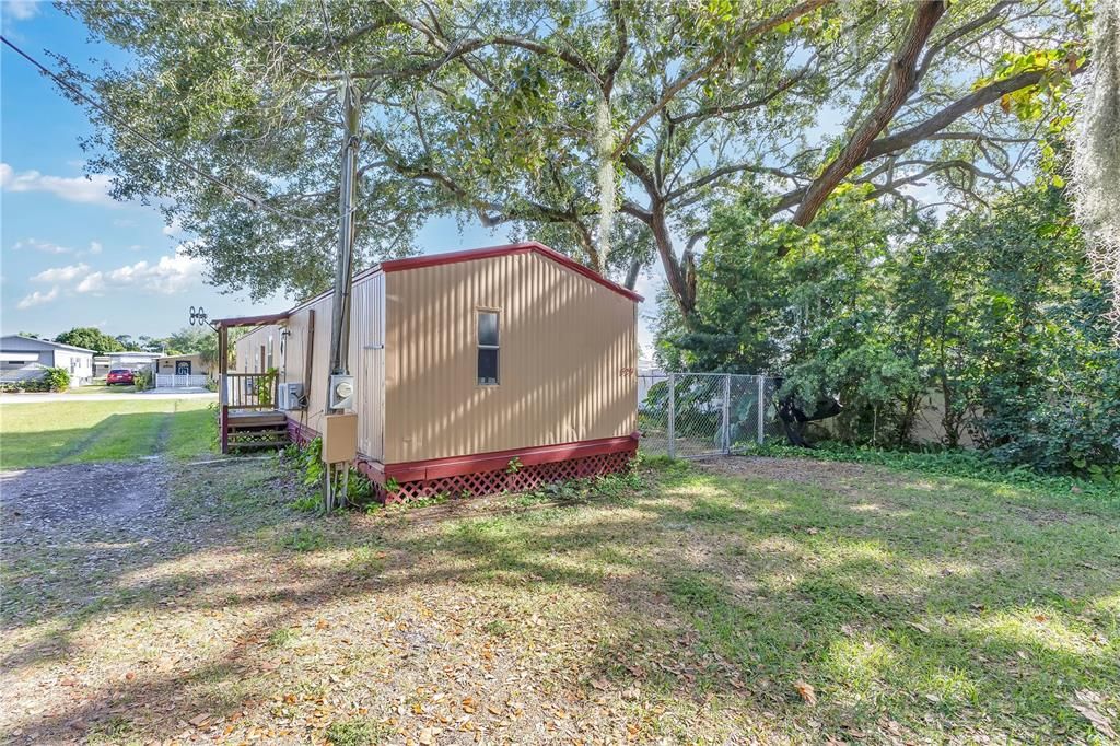 For Sale: $195,000 (2 beds, 2 baths, 924 Square Feet)